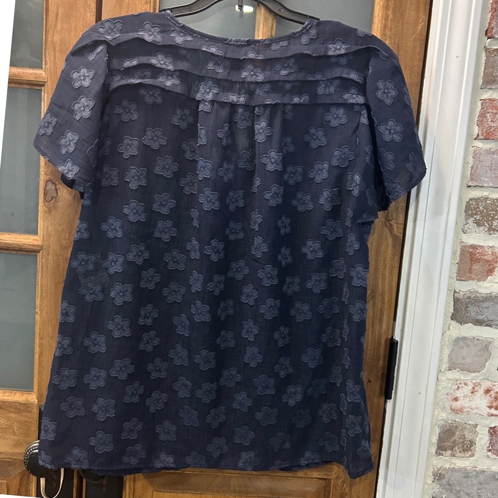 NWT Jones New York Signature Women Top M Denim Floral Embroidered Ruffle Neck - Picture 2 of 11
